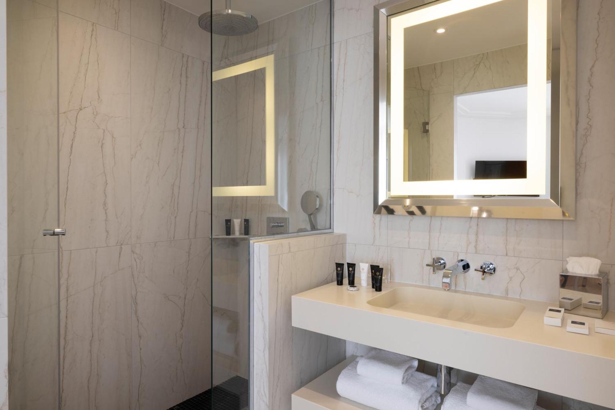 Chambre Premium - Vue sur Tour Eiffel
